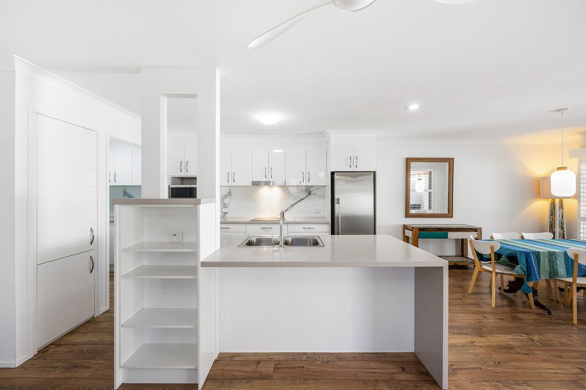 4/21 Beachcomber Court Burleigh Waters 7