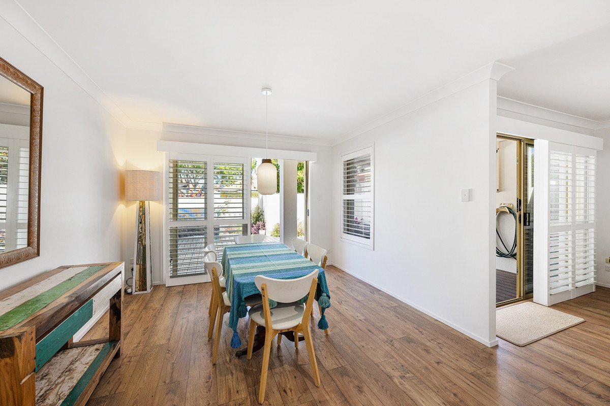 4/21 Beachcomber Court Burleigh Waters 8