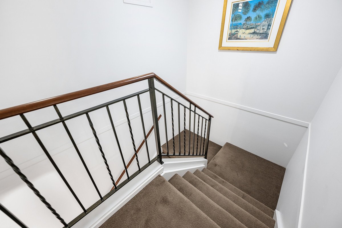 4/21 Beachcomber Court Burleigh Waters 12