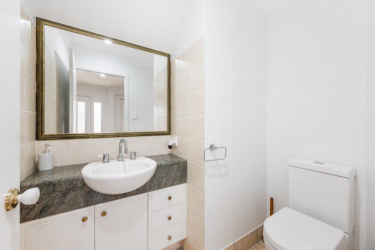 4/21 Beachcomber Court Burleigh Waters 13