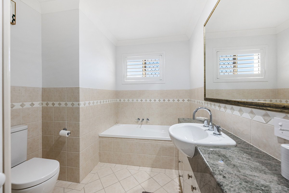 4/21 Beachcomber Court Burleigh Waters 15