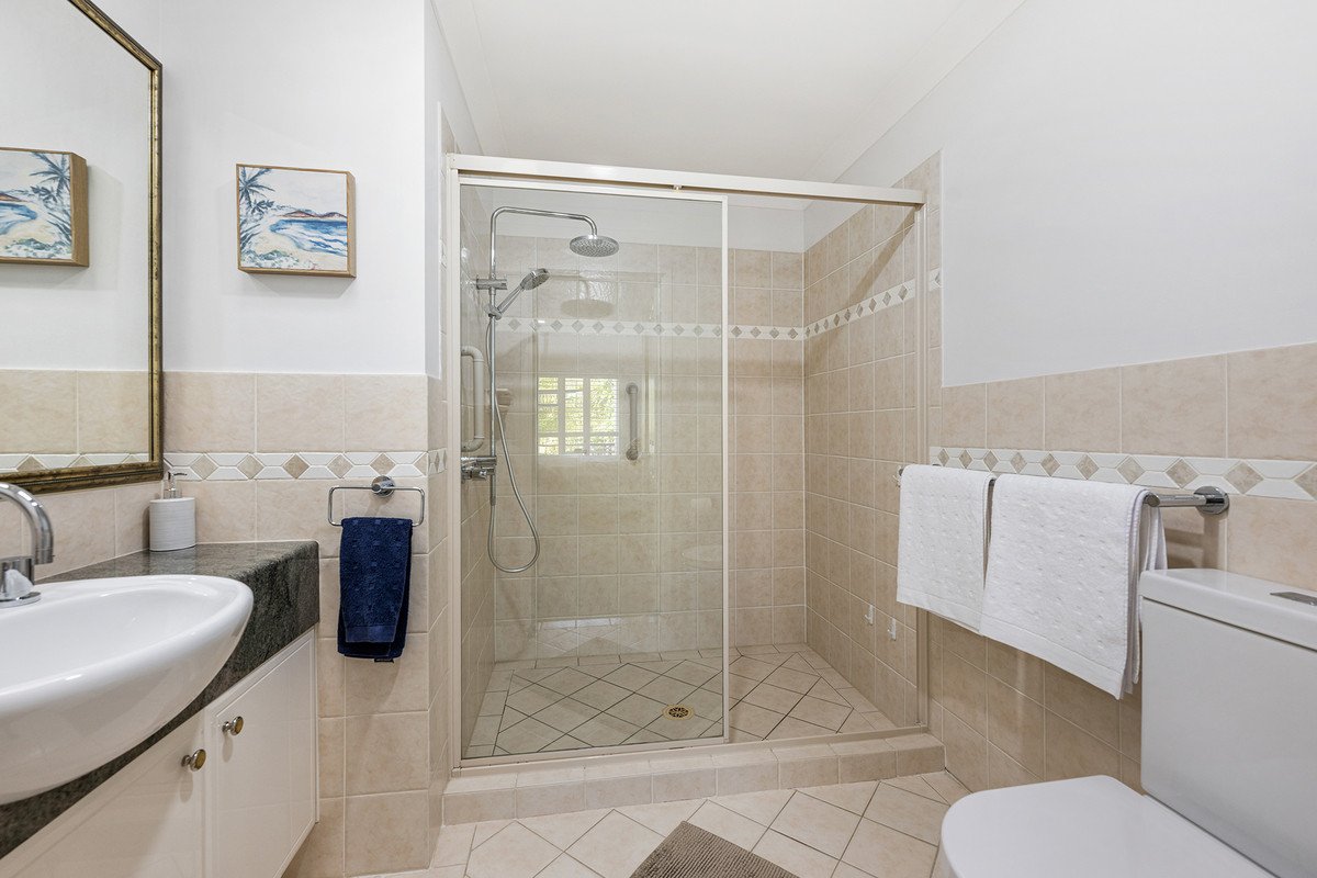 4/21 Beachcomber Court Burleigh Waters 18