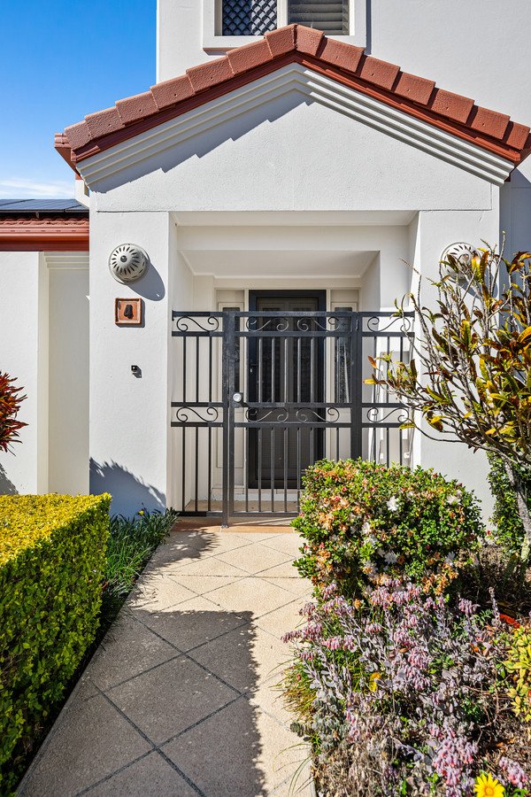 4/21 Beachcomber Court Burleigh Waters 21