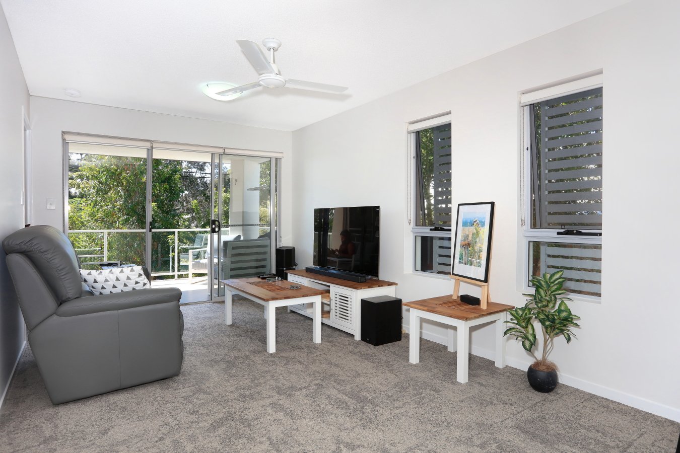 4/21 Middle Street LABRADOR 4