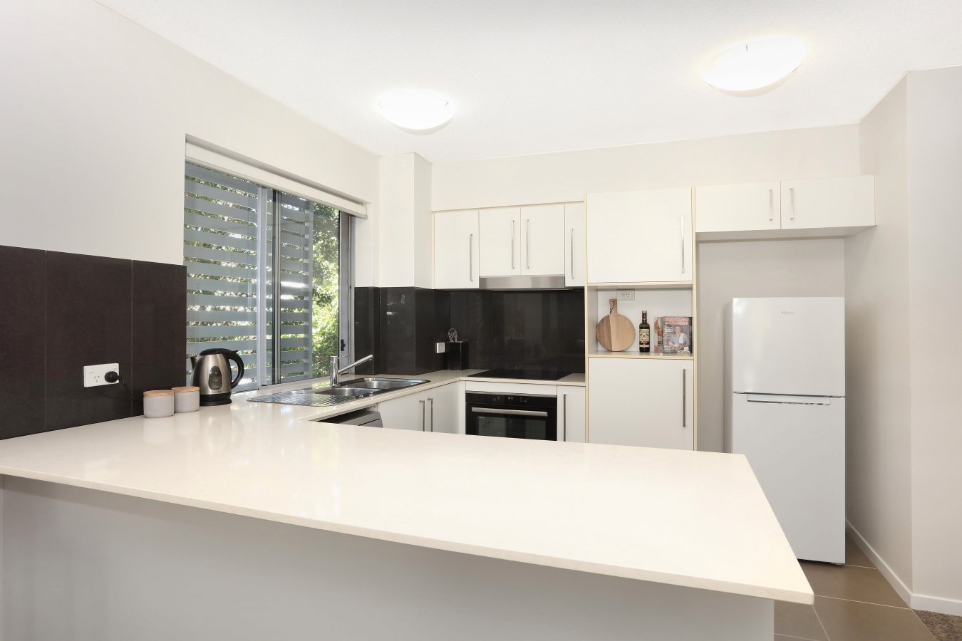 4/21 Middle Street LABRADOR 7