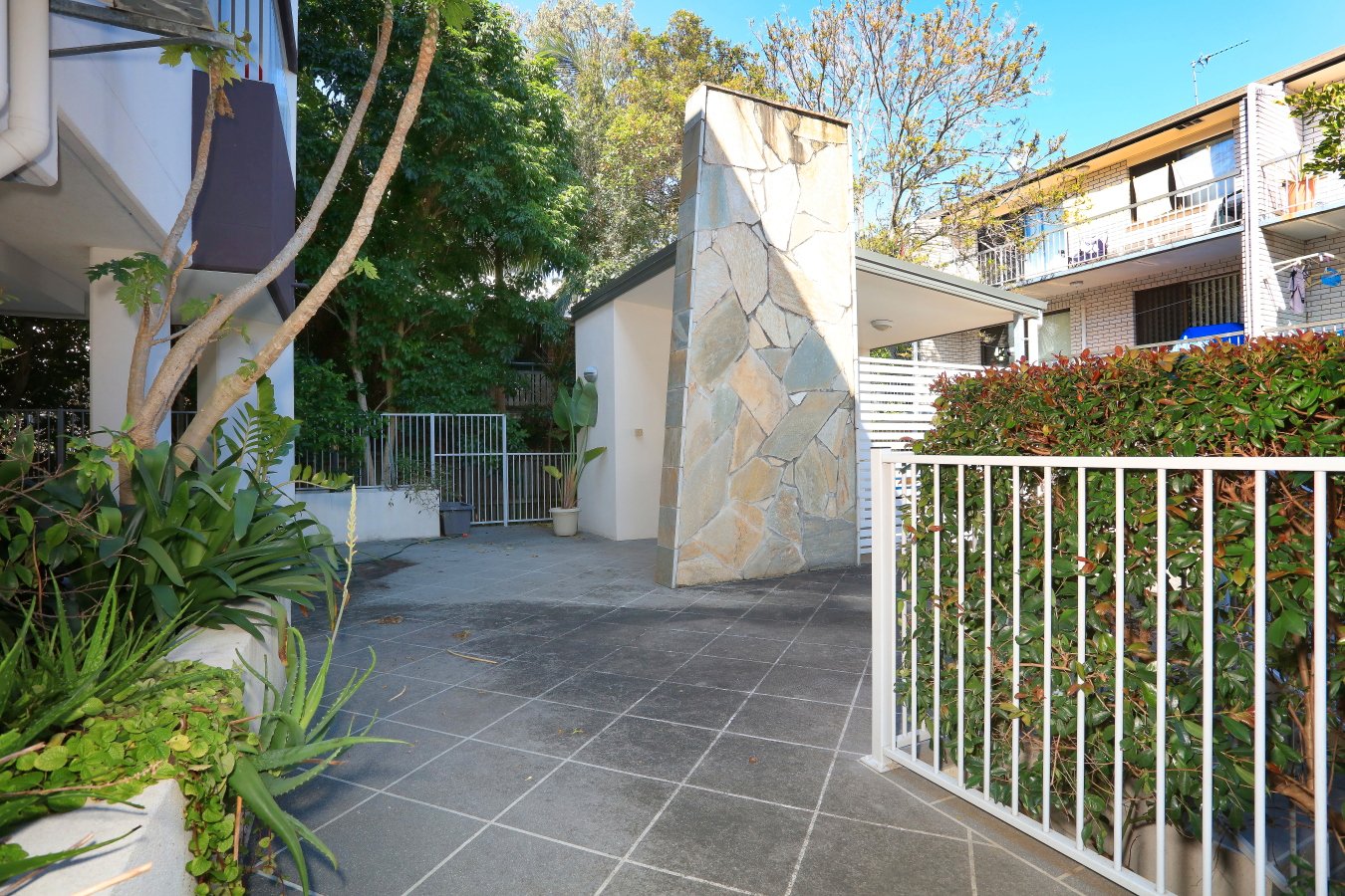 4/21 Middle Street LABRADOR 14