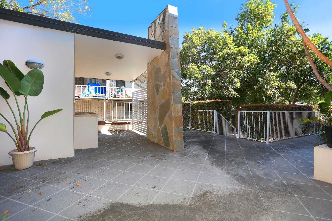 4/21 Middle Street LABRADOR 15