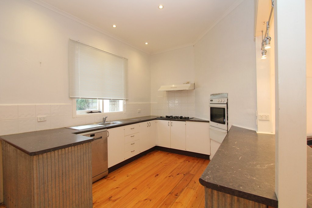 421 Nicholson Street BLACK HILL 7