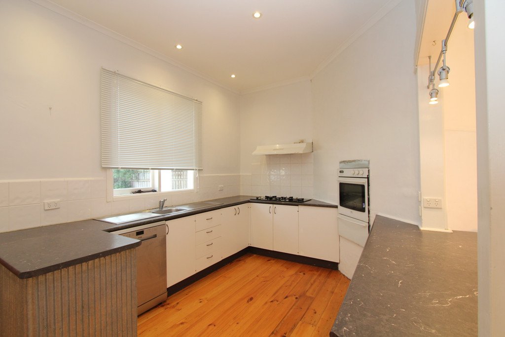 421 Nicholson Street BLACK HILL 8