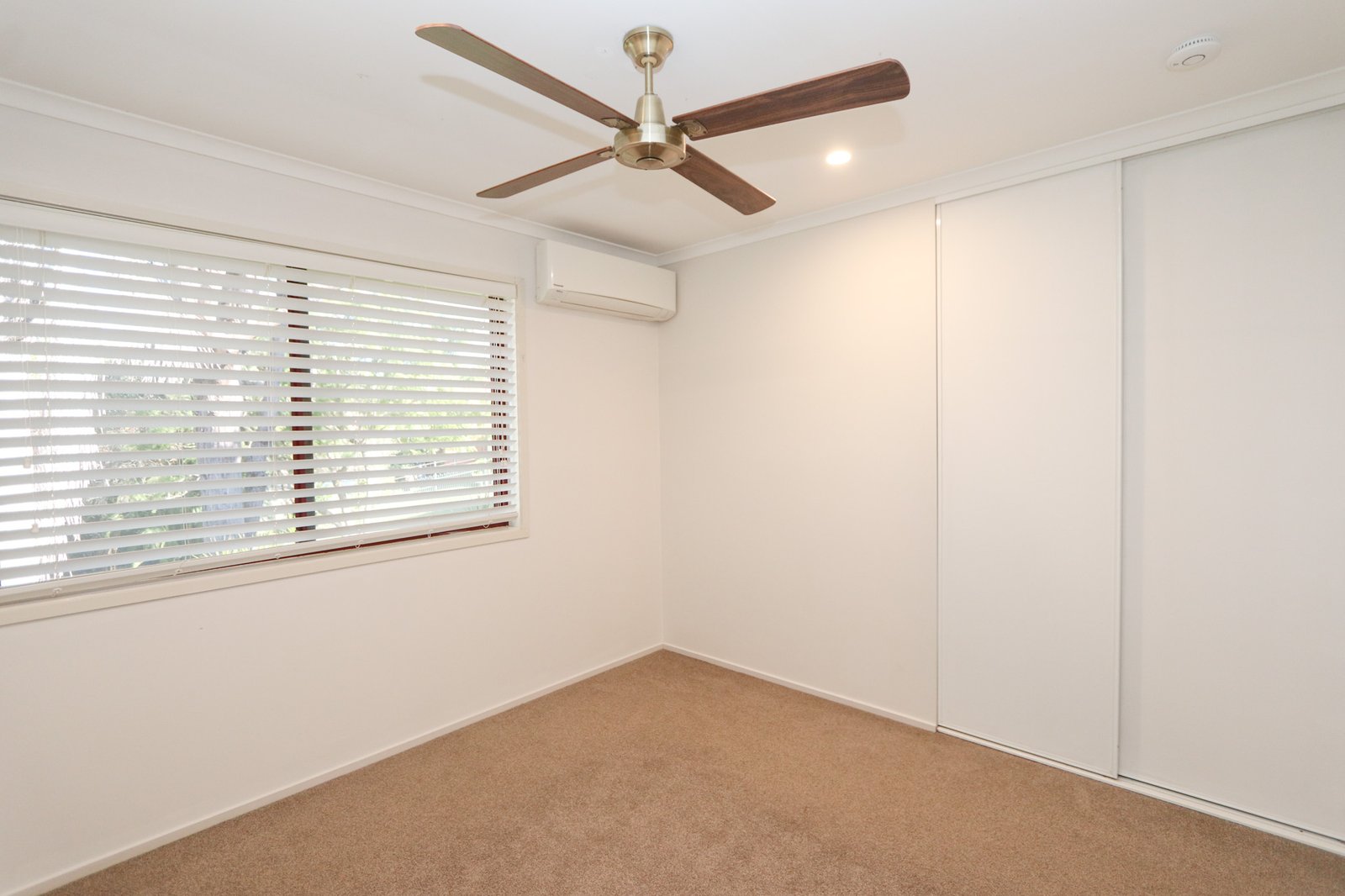 4/212 Central Street LABRADOR 11