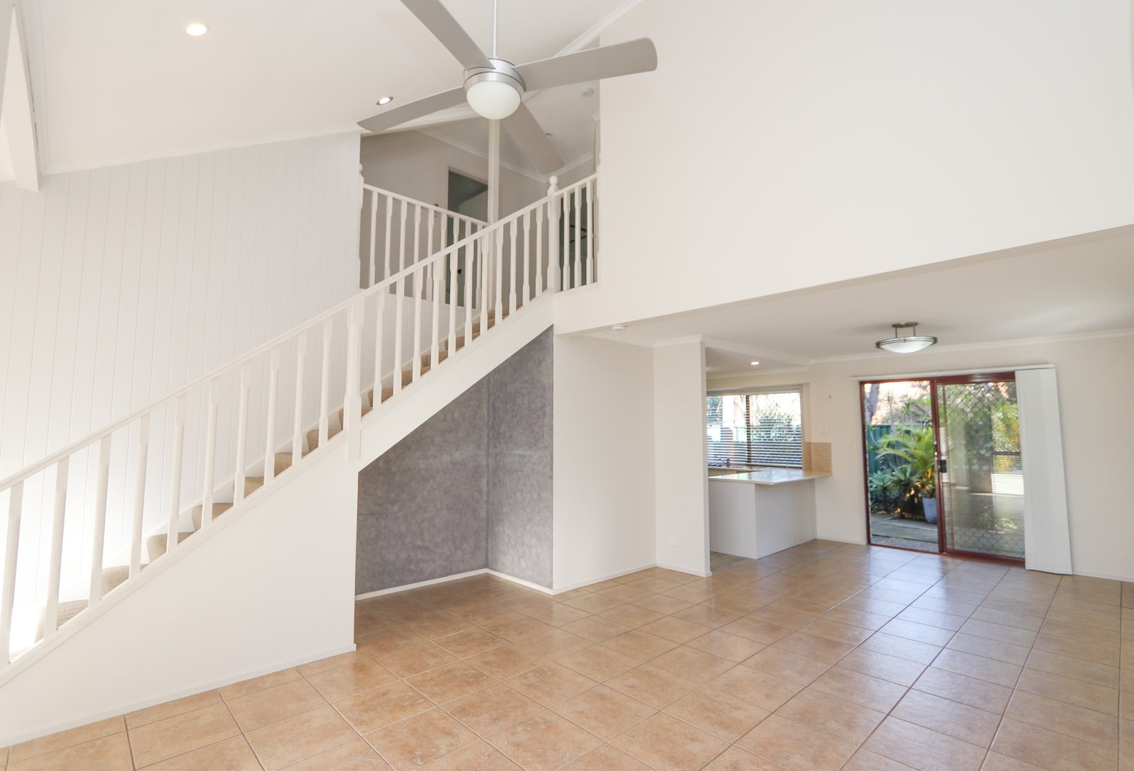 4/212 Central Street LABRADOR 1