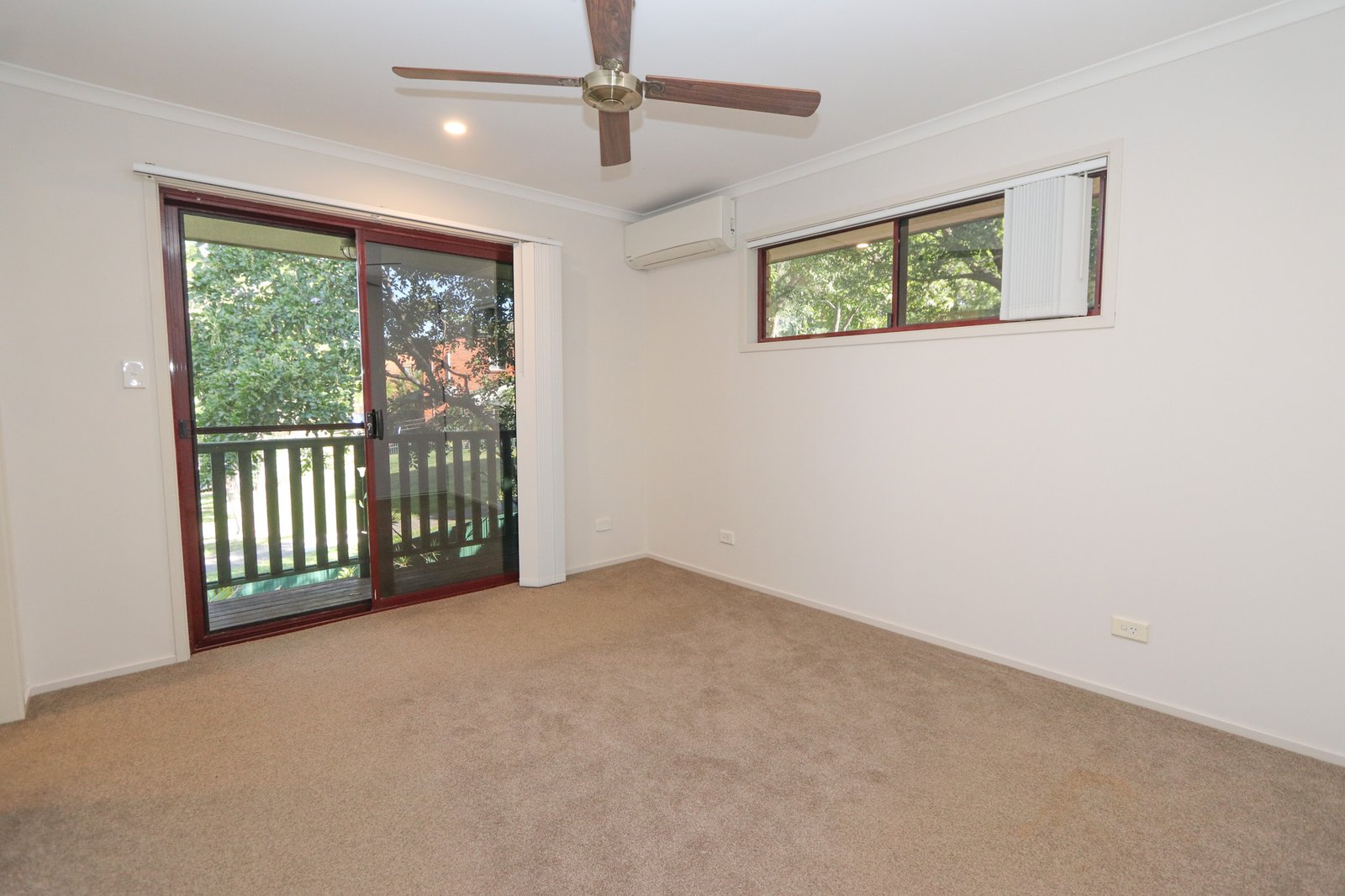 4/212 Central Street LABRADOR 8