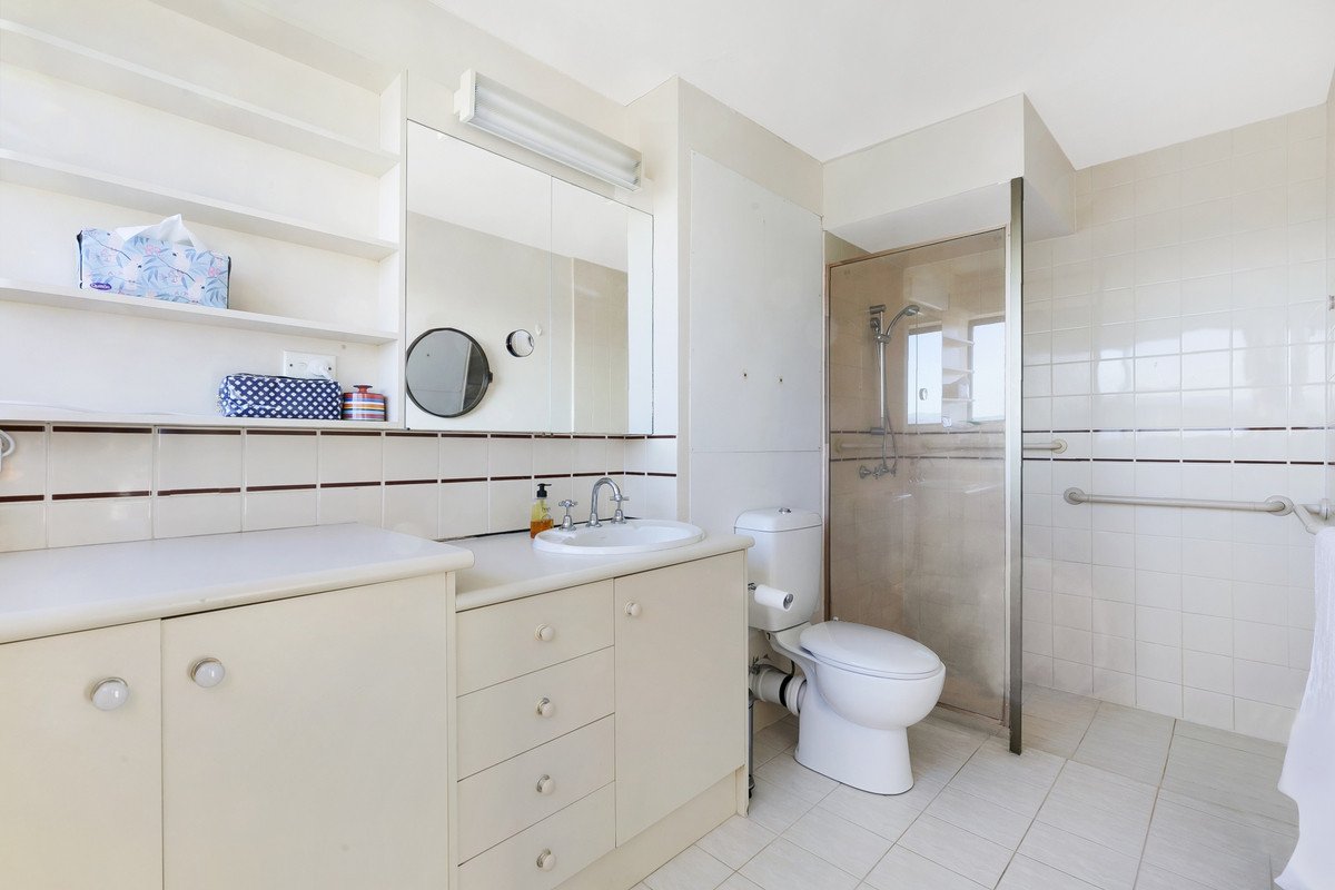 42/146 The Esplanade Burleigh Heads 22