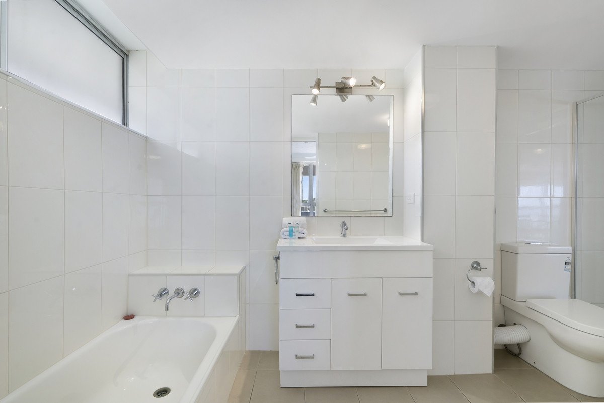 42/170-180 The Esplanade Burleigh Heads 17