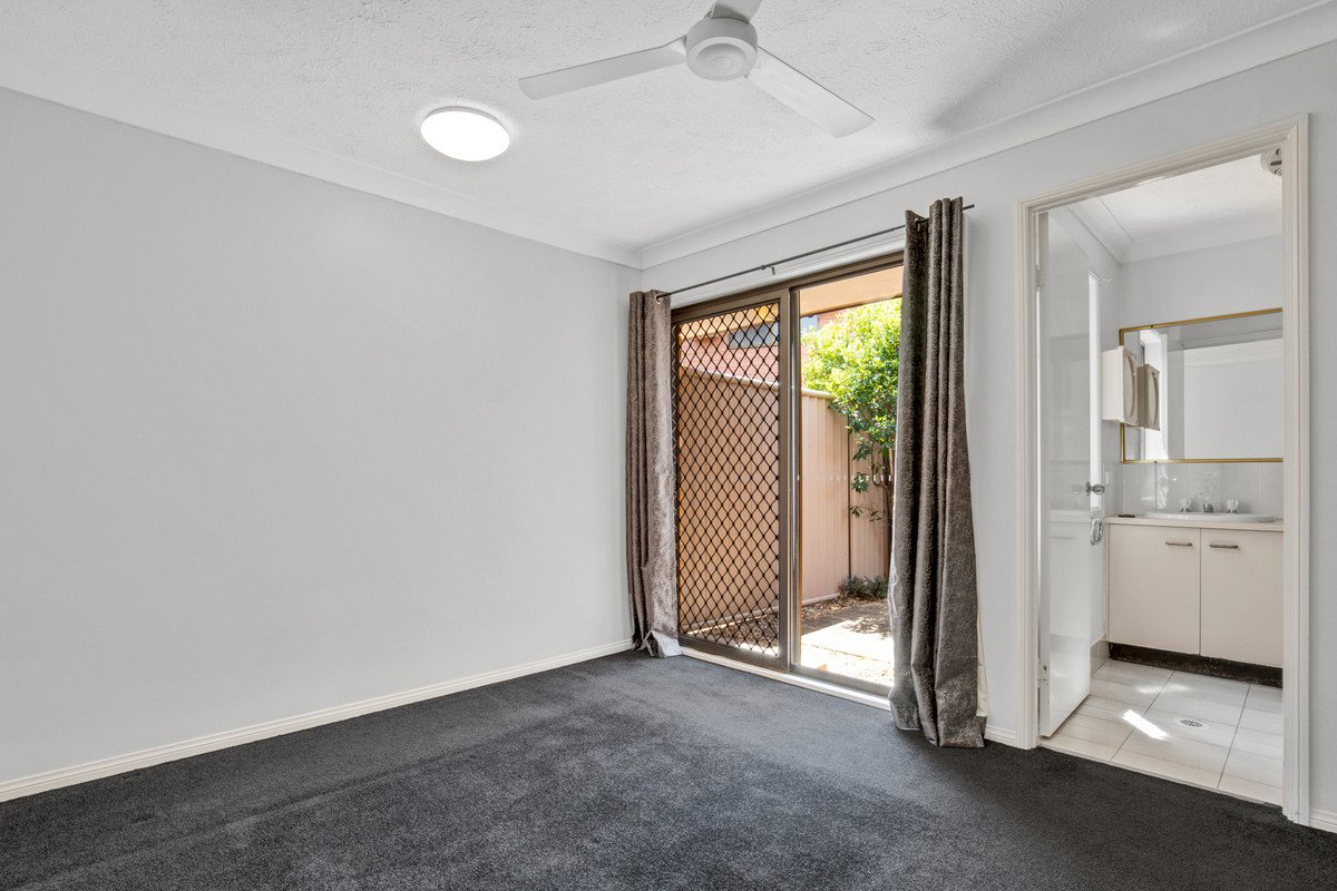 42/172 Barrier Reef Drive Mermaid Waters 9