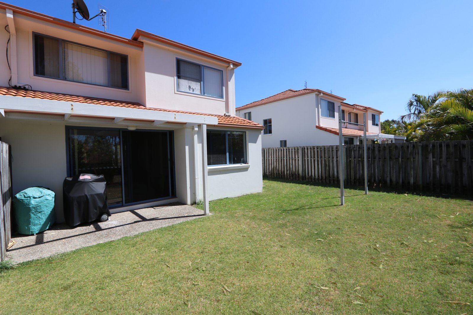 42/2 Studio Drive PACIFIC PINES 17