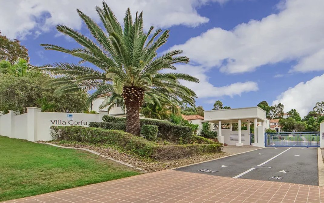 42/2 Studio Drive PACIFIC PINES 20