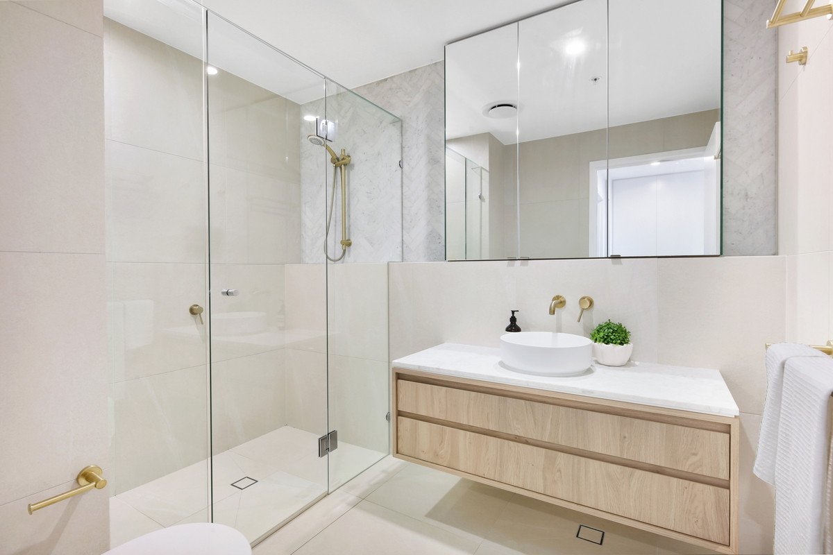 42/20 Executive Drive Burleigh Waters 25