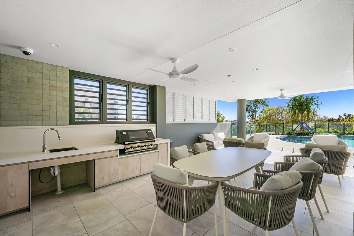 42/20 Executive Drive Burleigh Waters 26