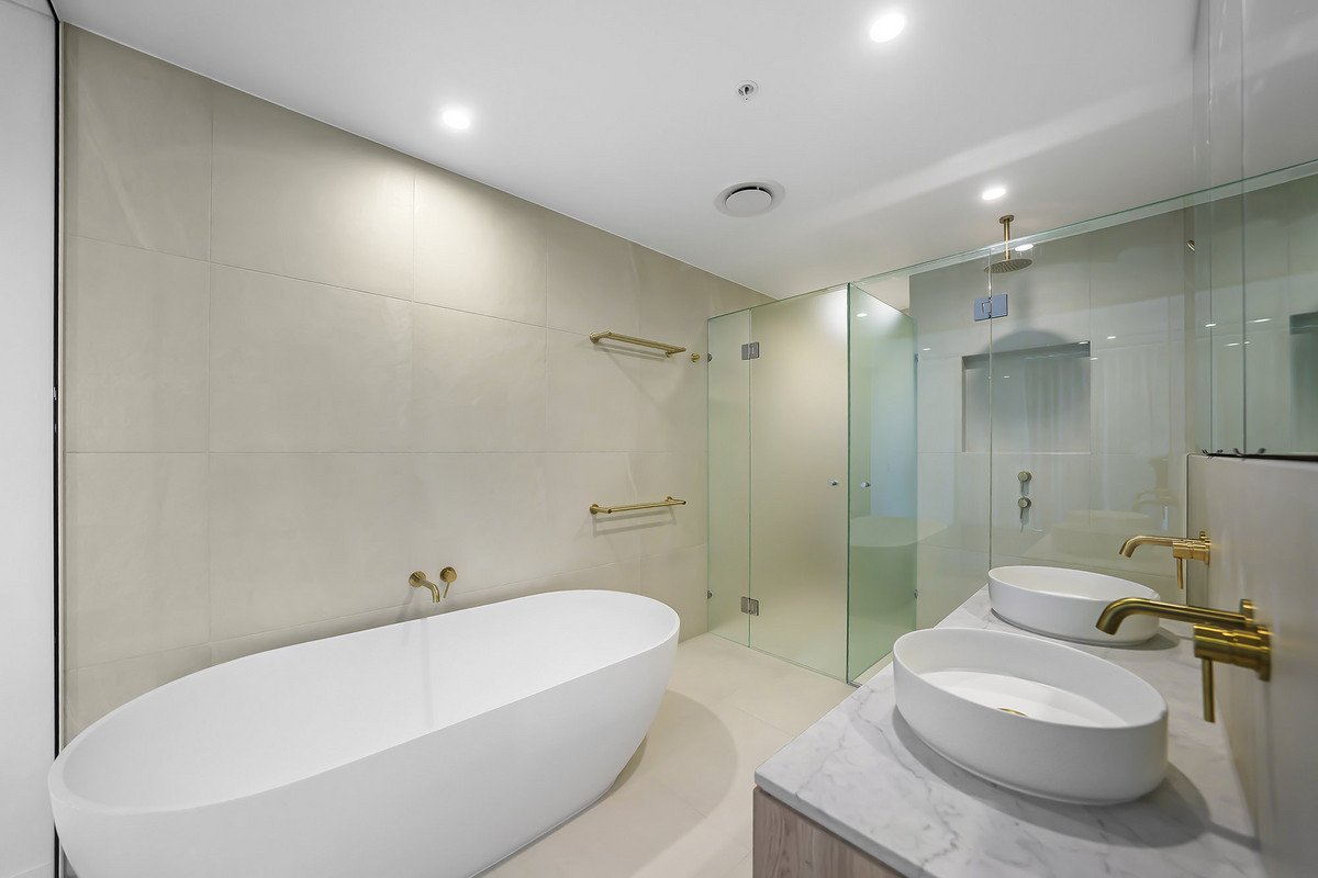 42/20 Executive Drive Burleigh Waters 9