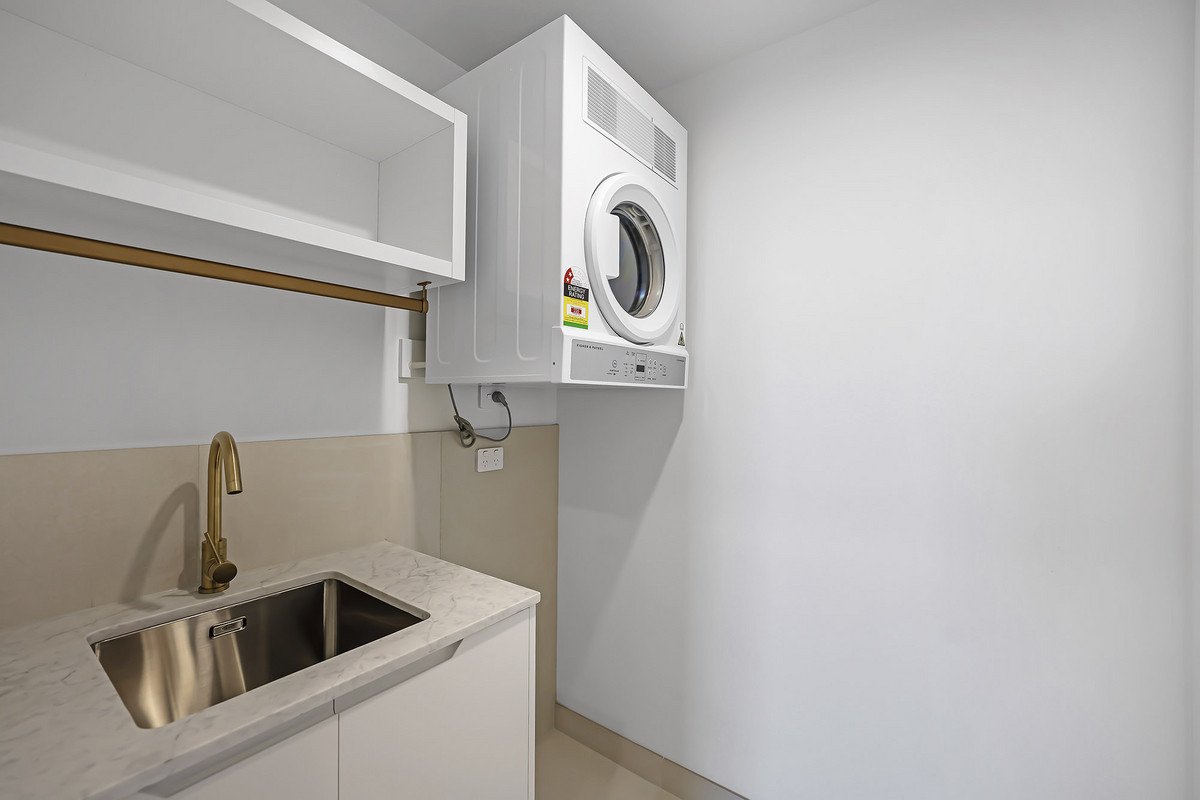 42/20 Executive Drive Burleigh Waters 16