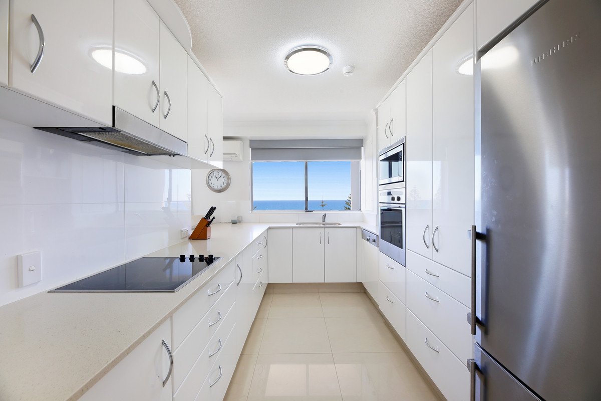 42/202 The Esplanade Burleigh Heads 13