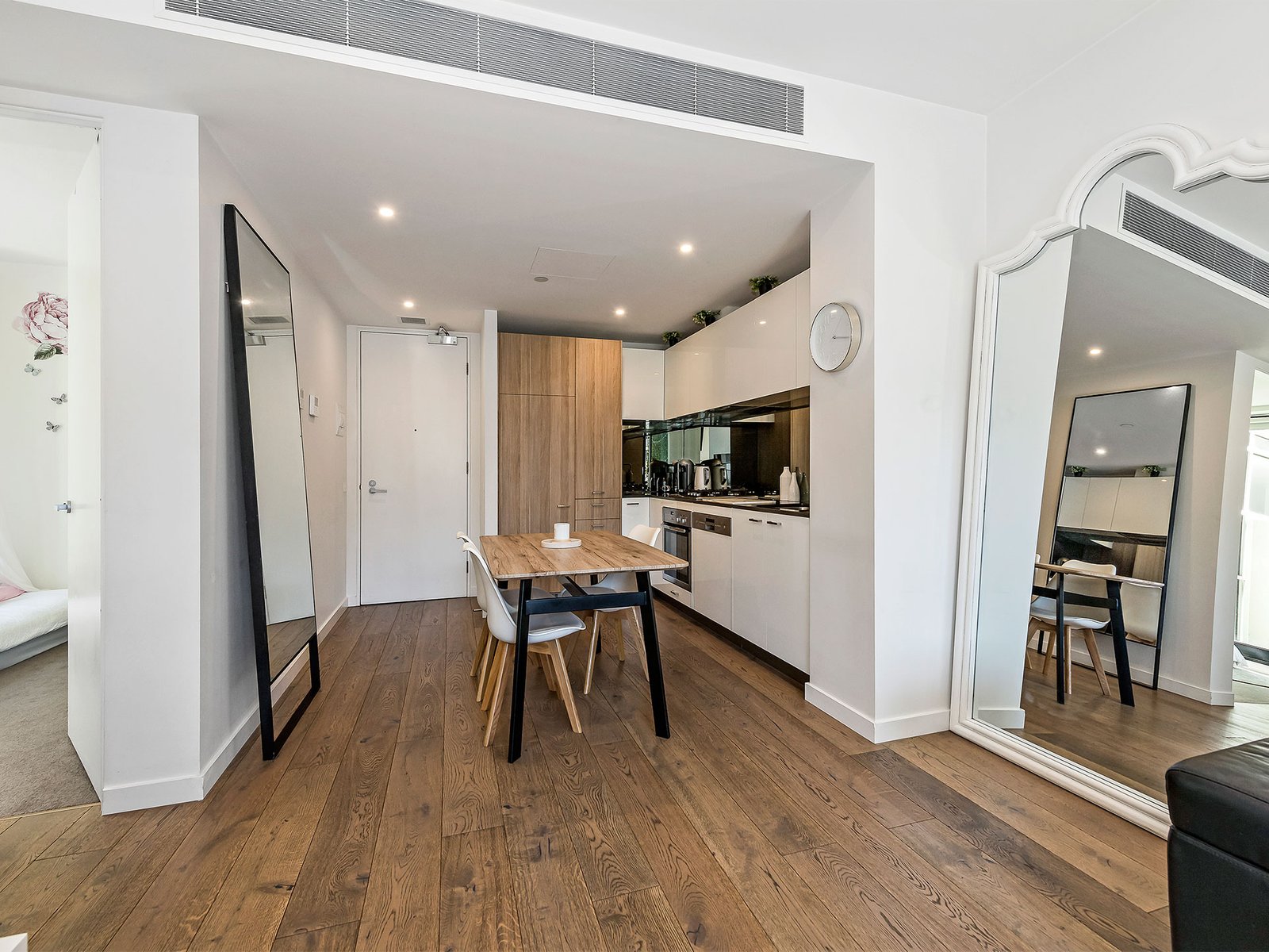 Gallery: 422/220 Bay Road
