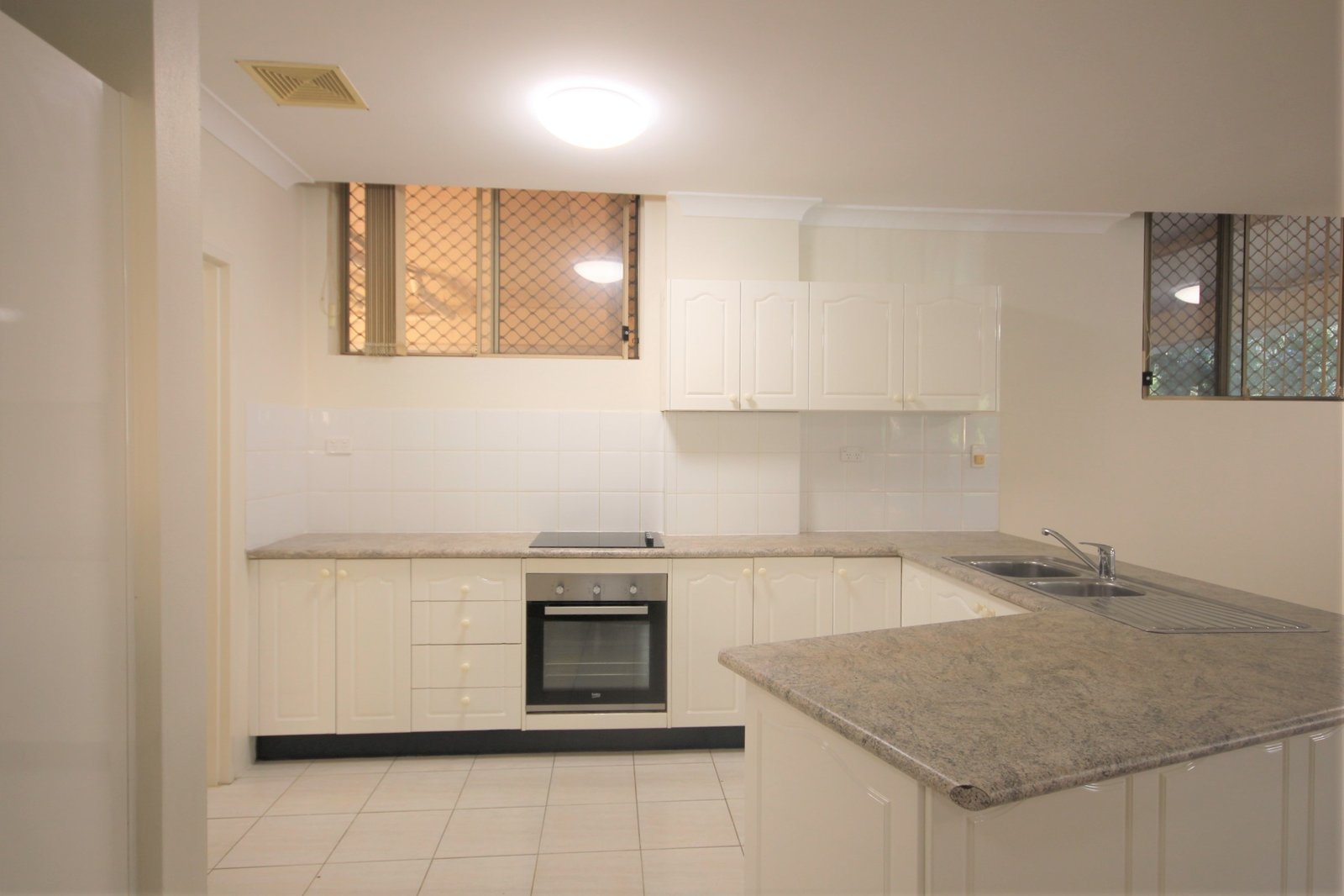 4/23-29 Gray Street SUTHERLAND 2