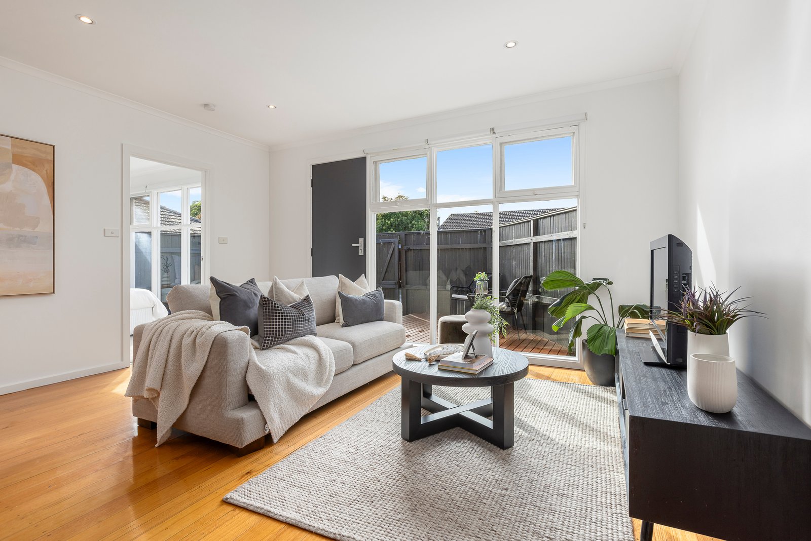 Gallery: 4/23 Charming Street