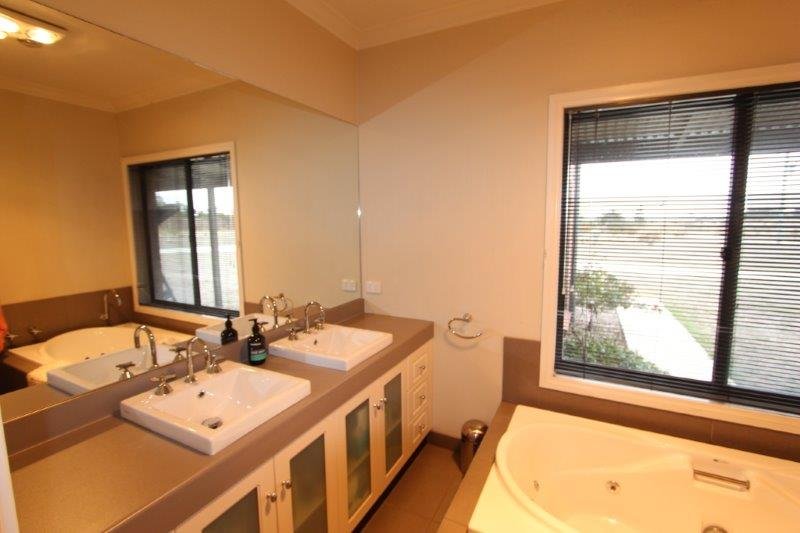 423 Clunes Road CRESWICK 8