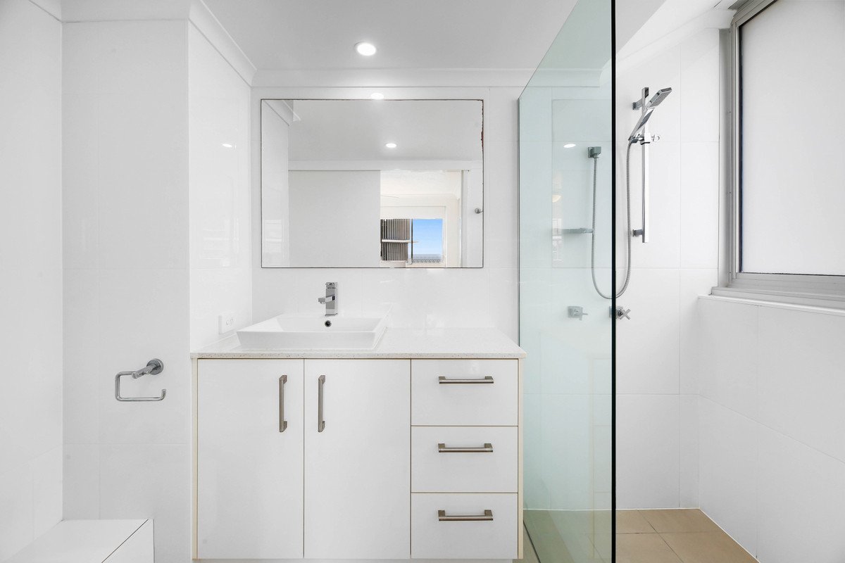 42/30-40 The Esplanade Burleigh Heads 18