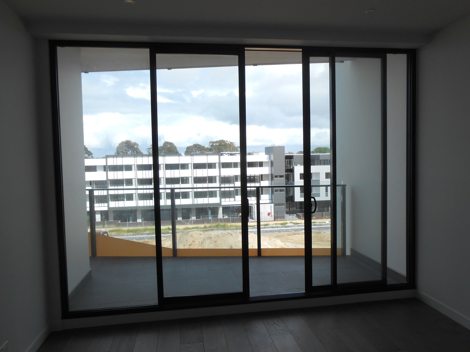 Gallery: 423/222 Bay Road