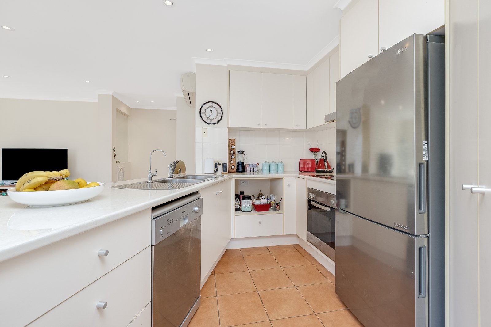 4/24-26 Dutton Street COOLANGATTA 4