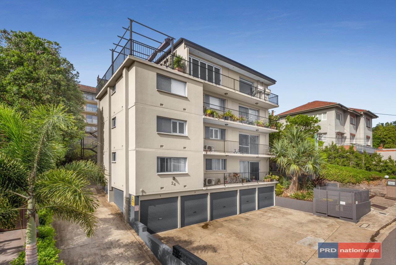 4/24 Crescent Road HAMILTON 1
