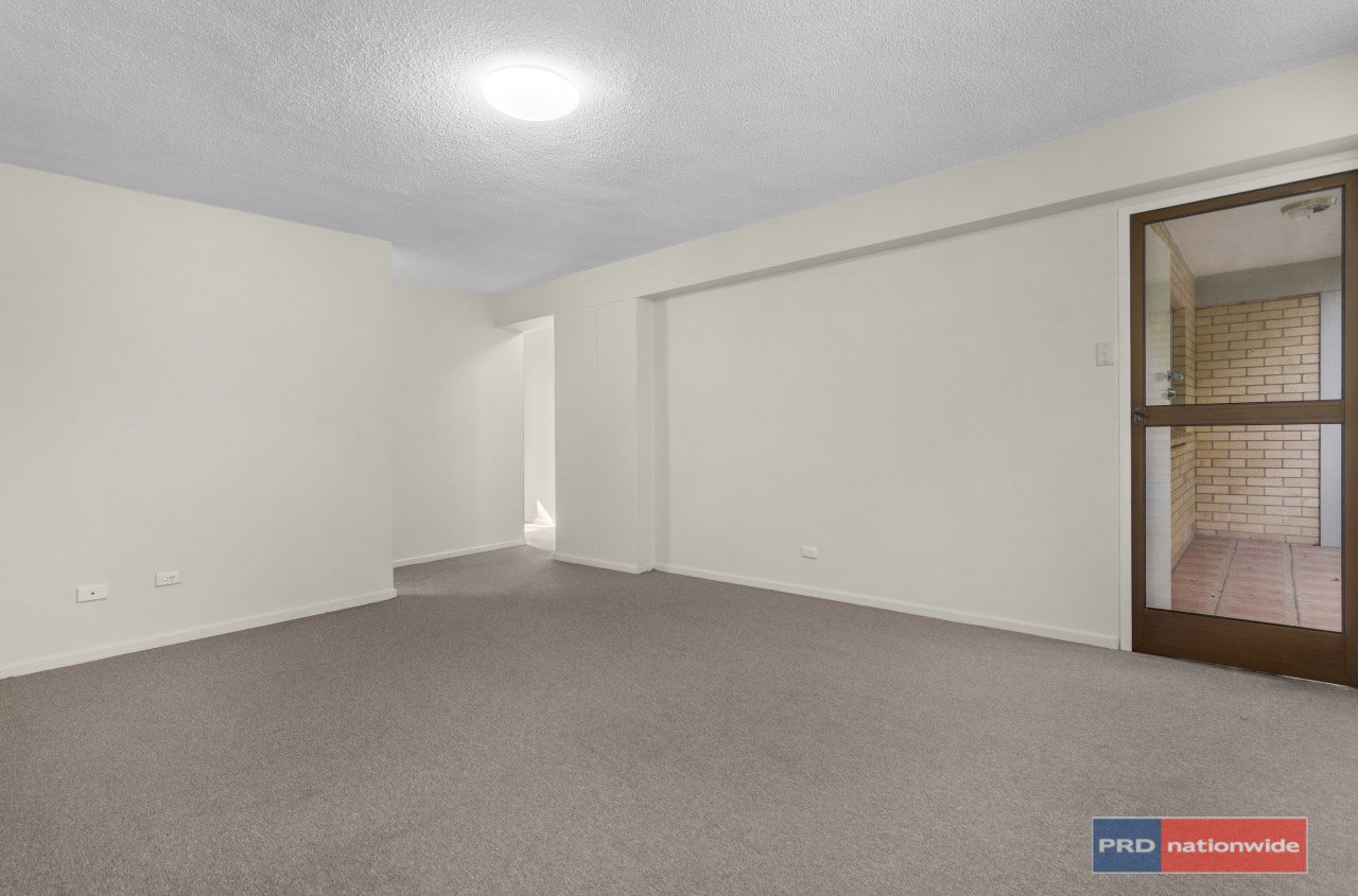 4/24 Crescent Road HAMILTON 11