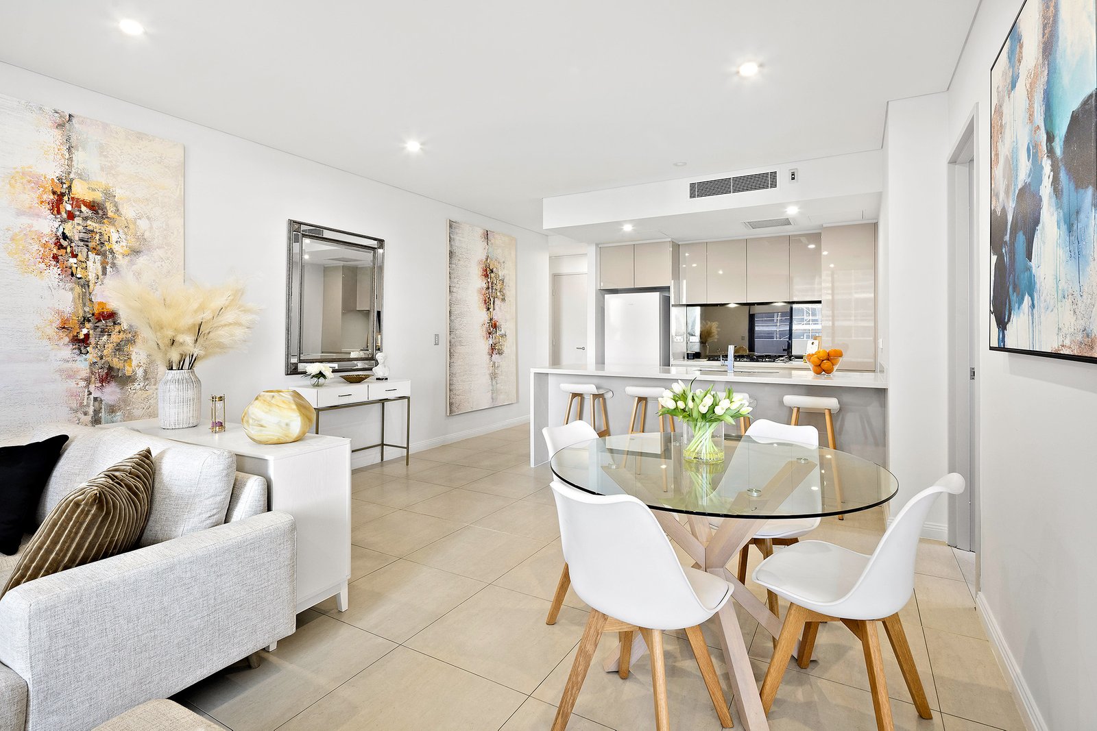 424/8 Studio Drive EASTGARDENS 4
