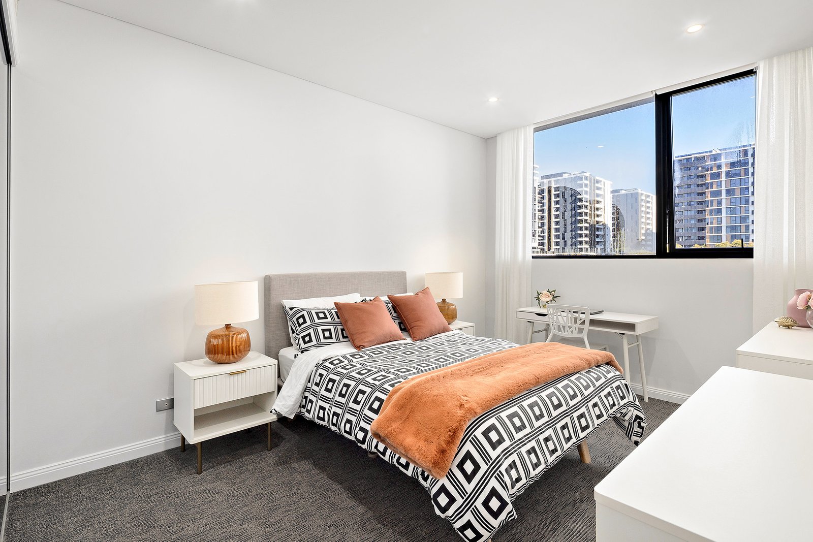 424/8 Studio Drive EASTGARDENS 11