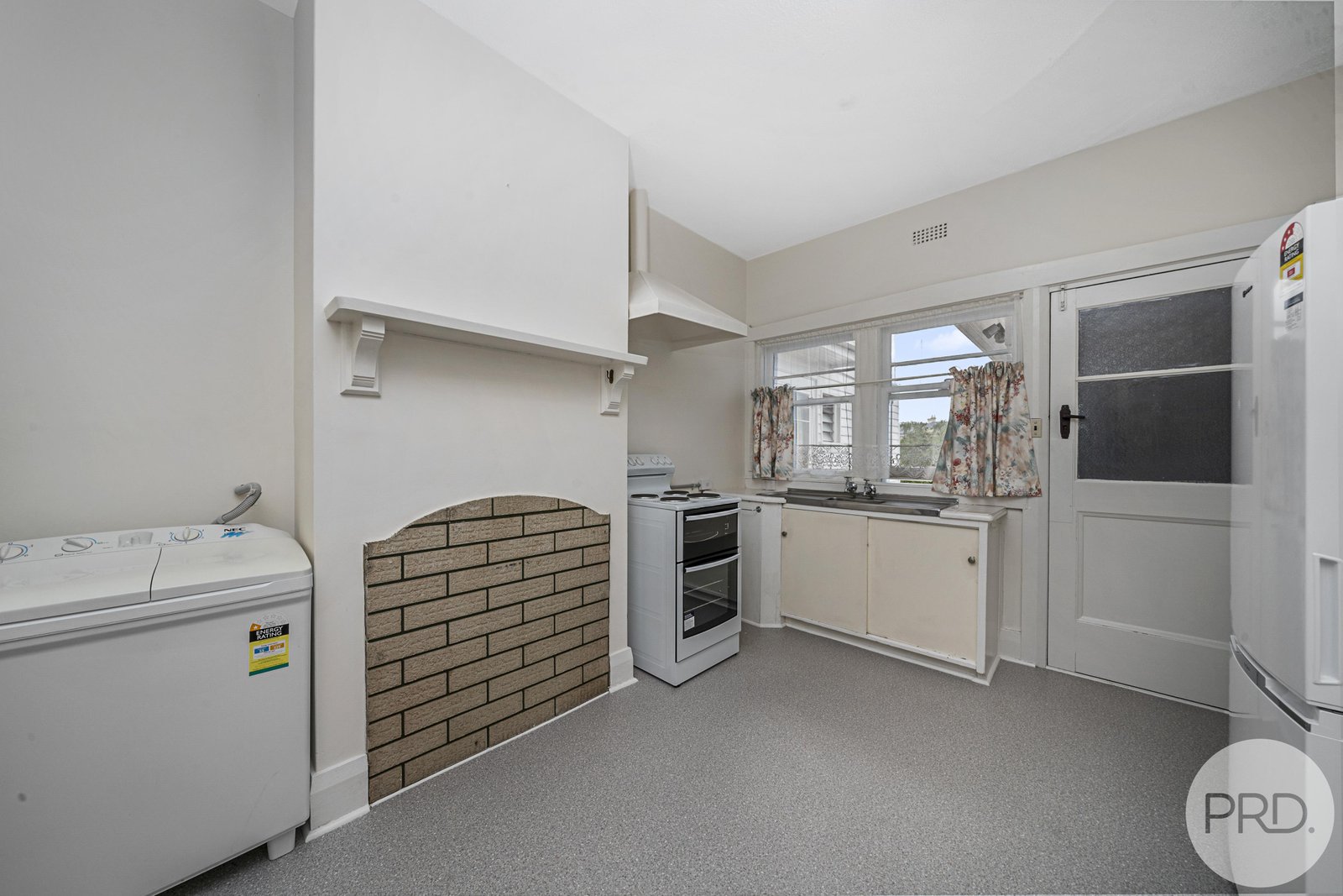 425 Elizabeth Street NORTH HOBART 9