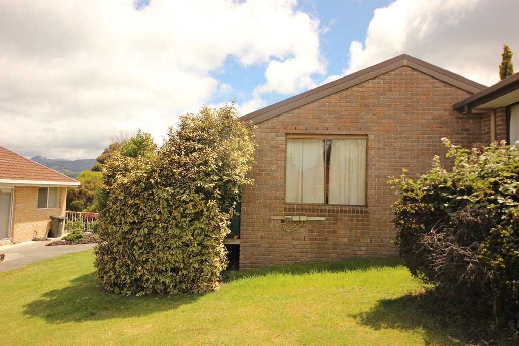 425 Village Drive KINGSTON 8