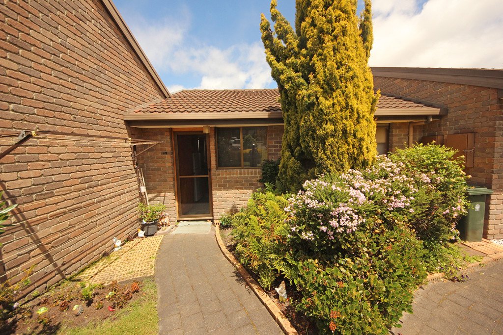 425 Village Drive KINGSTON 9