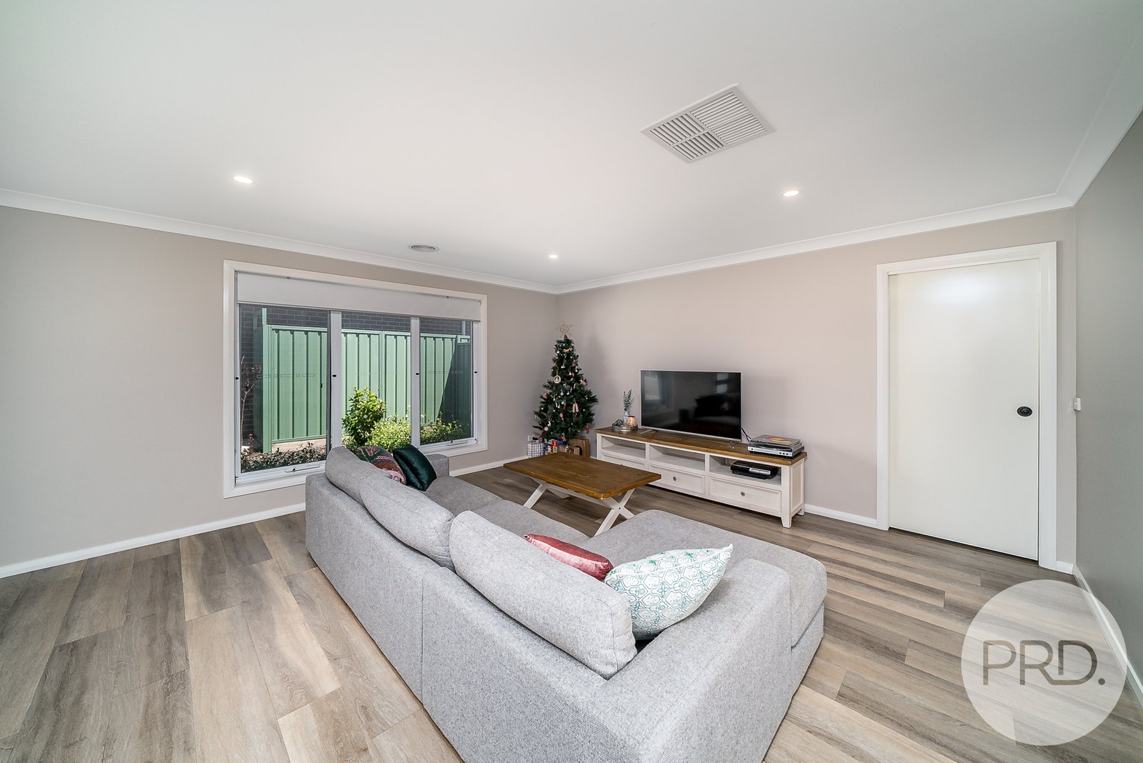 4/26 Quandong Place FOREST HILL 5