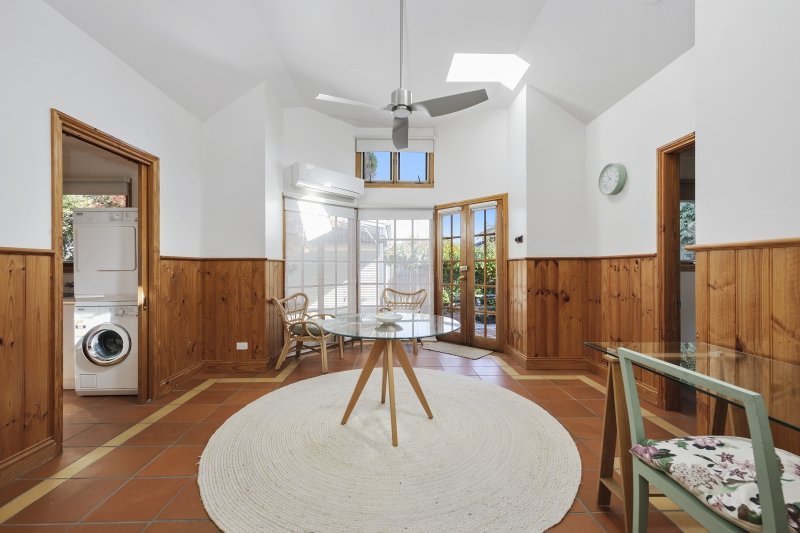 Gallery: 427 Drummond St North