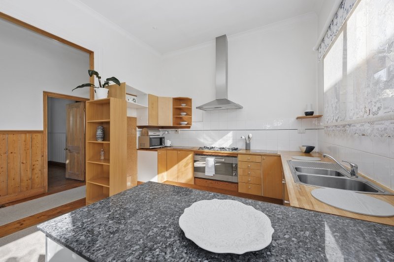 Gallery: 427 Drummond St North