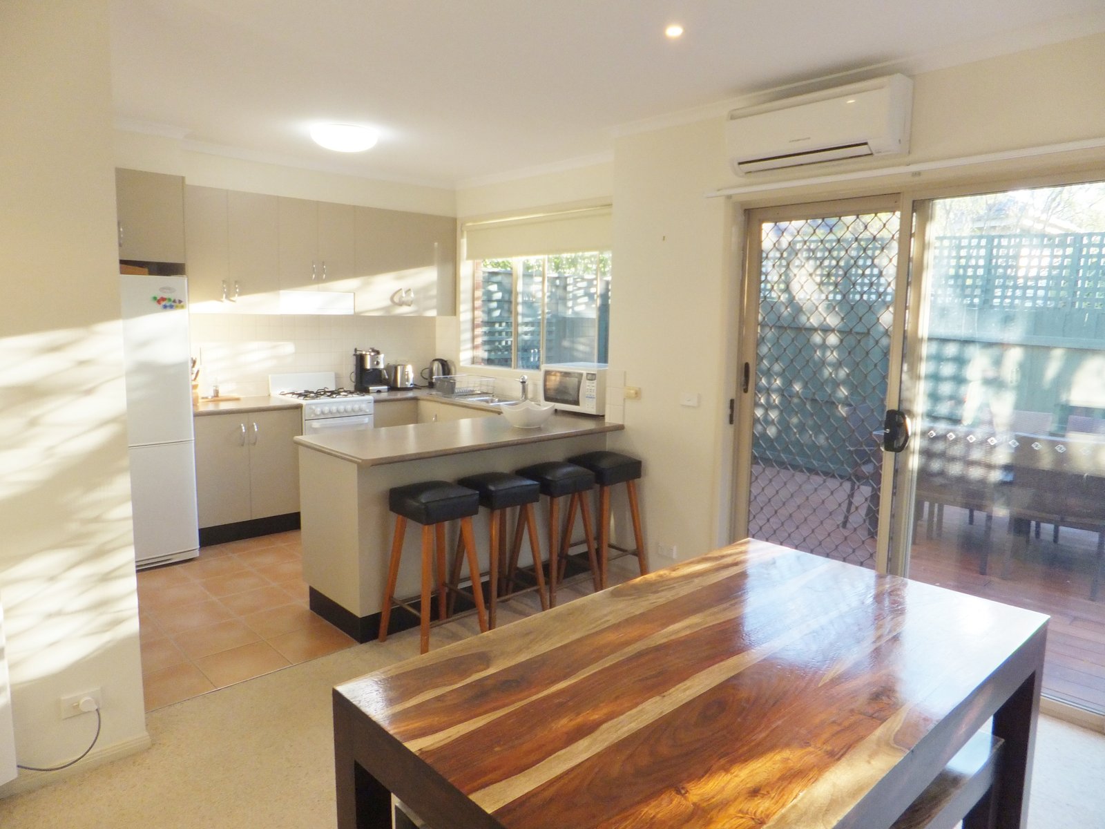 Gallery: 4/285 Huntingdale Road