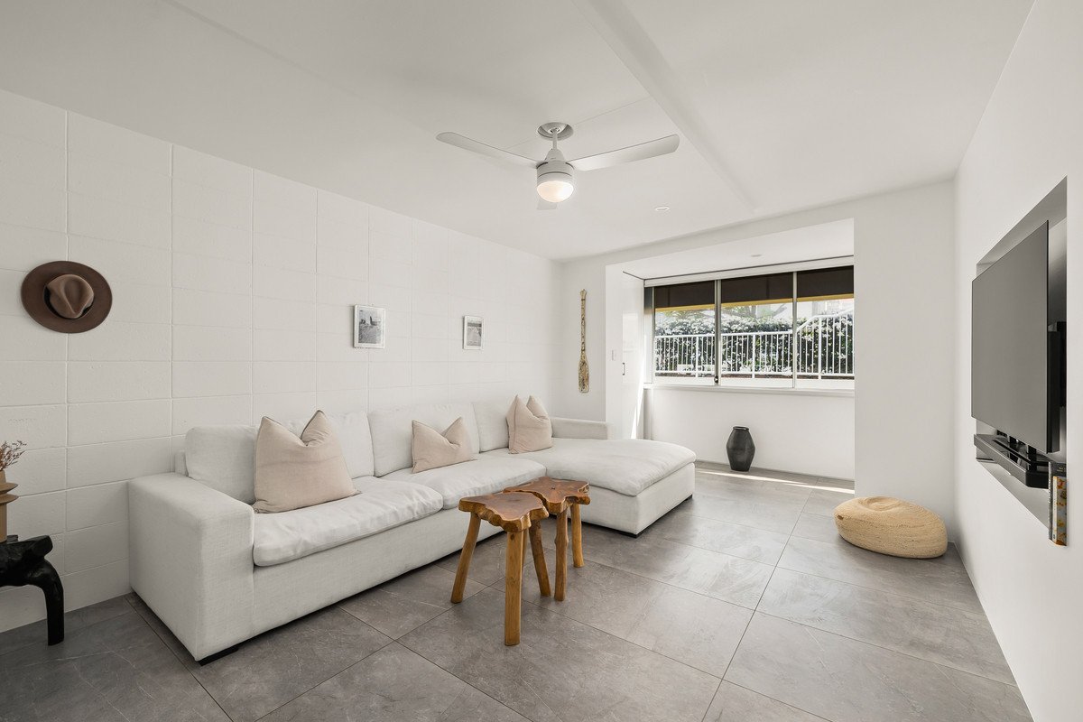 4/286 The Esplanade Burleigh Heads 1