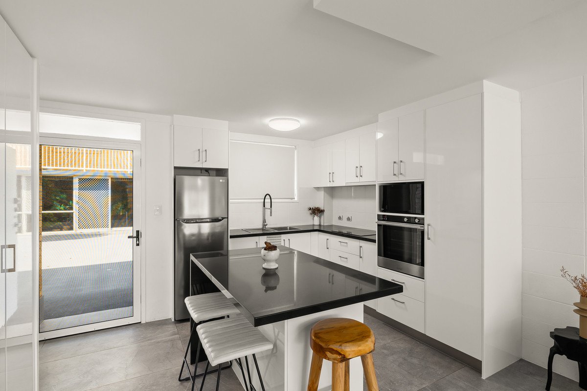 4/286 The Esplanade Burleigh Heads 2