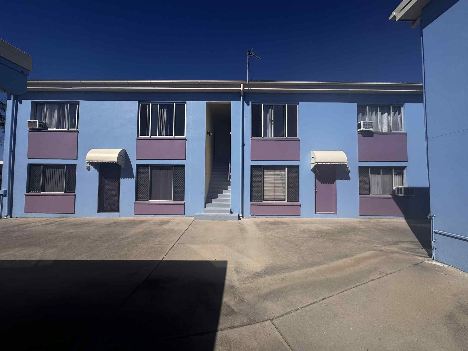 4/29 Off Street GLADSTONE CENTRAL 1