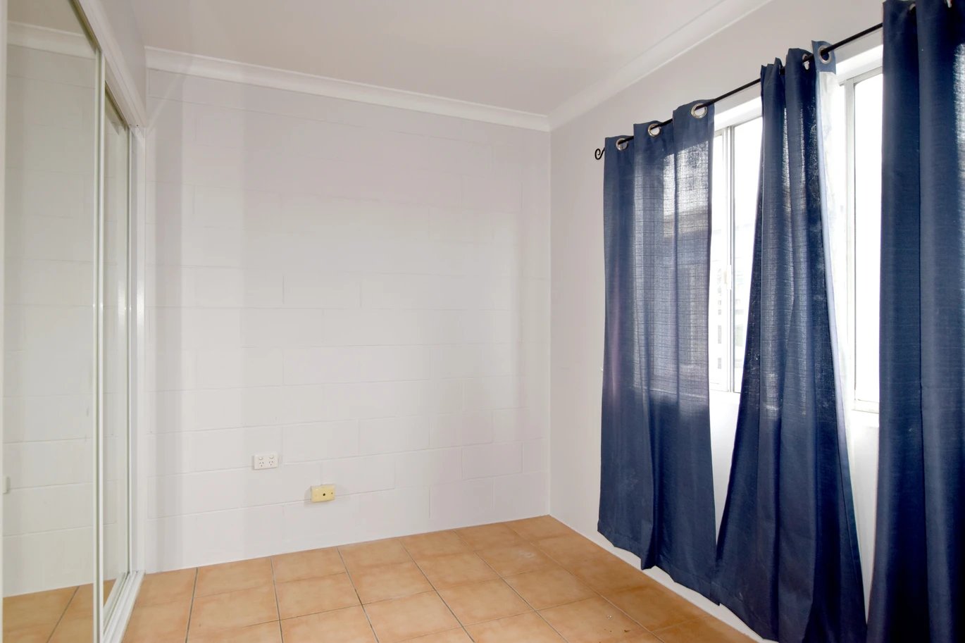 4/29 Off Street GLADSTONE CENTRAL 3