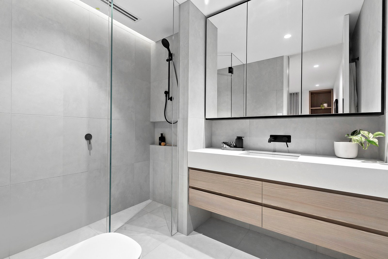 Real Estate and Property in 4/2A Dunlop Avenue, Kew, VIC