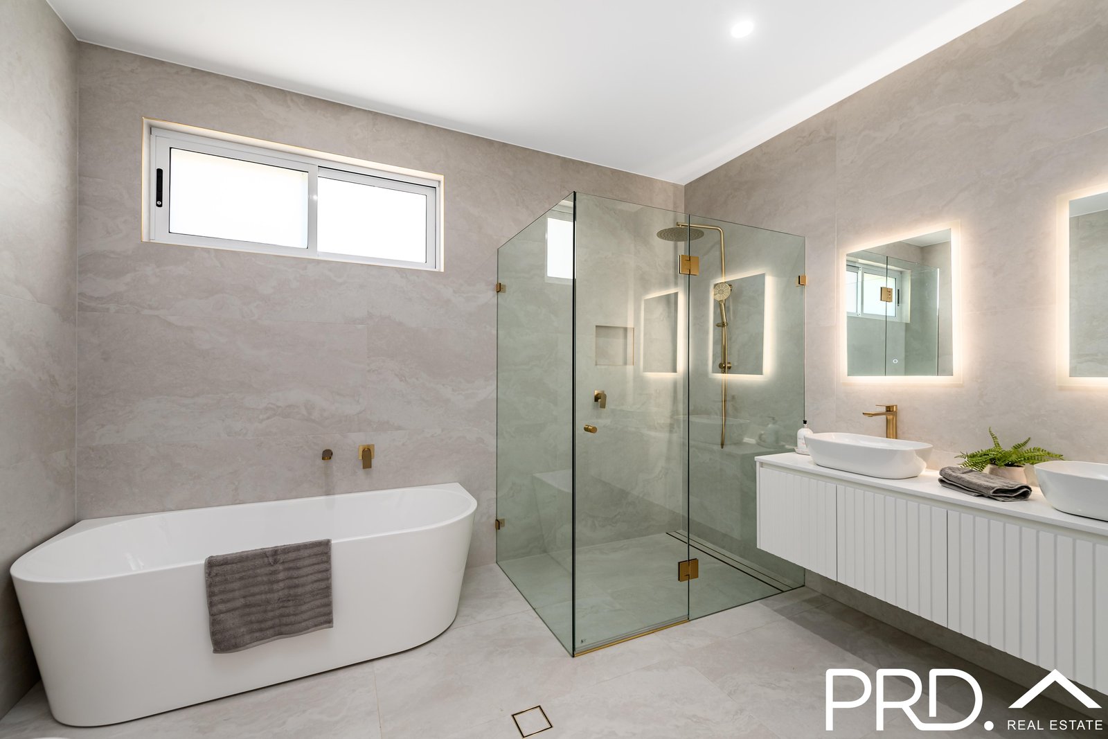 42a Ellesmere Street PANANIA 8